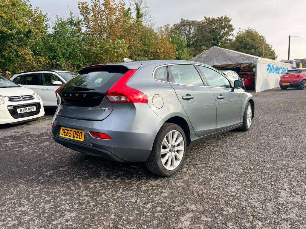2016 VOLVO V40 2016 VOLVO V40