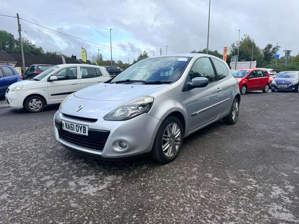 A 2011 RENAULT CLIO Dynamique Tomtom 16v A 2011 RENAULT CLIO Dynamique Tomtom 16v