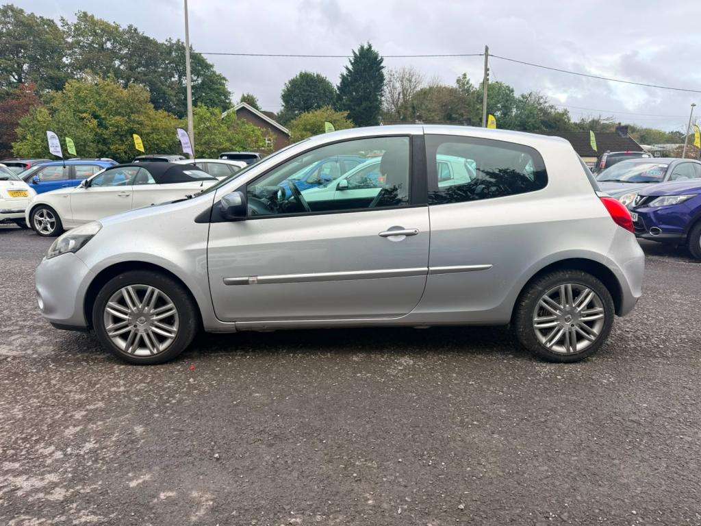 A 2011 RENAULT CLIO Dynamique Tomtom 16v A 2011 RENAULT CLIO Dynamique Tomtom 16v