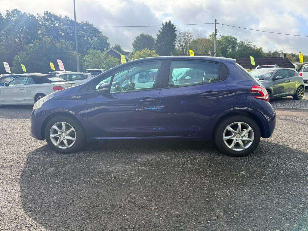 A 2013 PEUGEOT 208 Active A 2013 PEUGEOT 208 Active