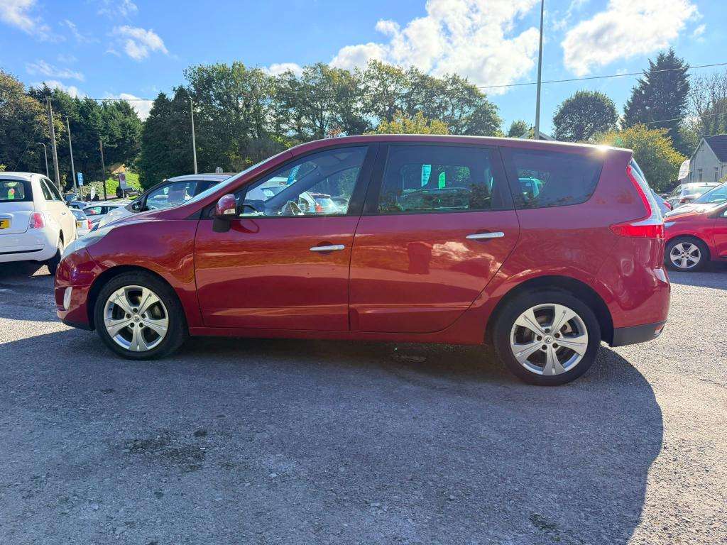A 2011 RENAULT SCENIC Grand Scenic Dynamique Tomtom Dci Semi-auto A 2011 RENAULT SCENIC Grand Scenic Dynamique Tomtom Dci Semi-auto