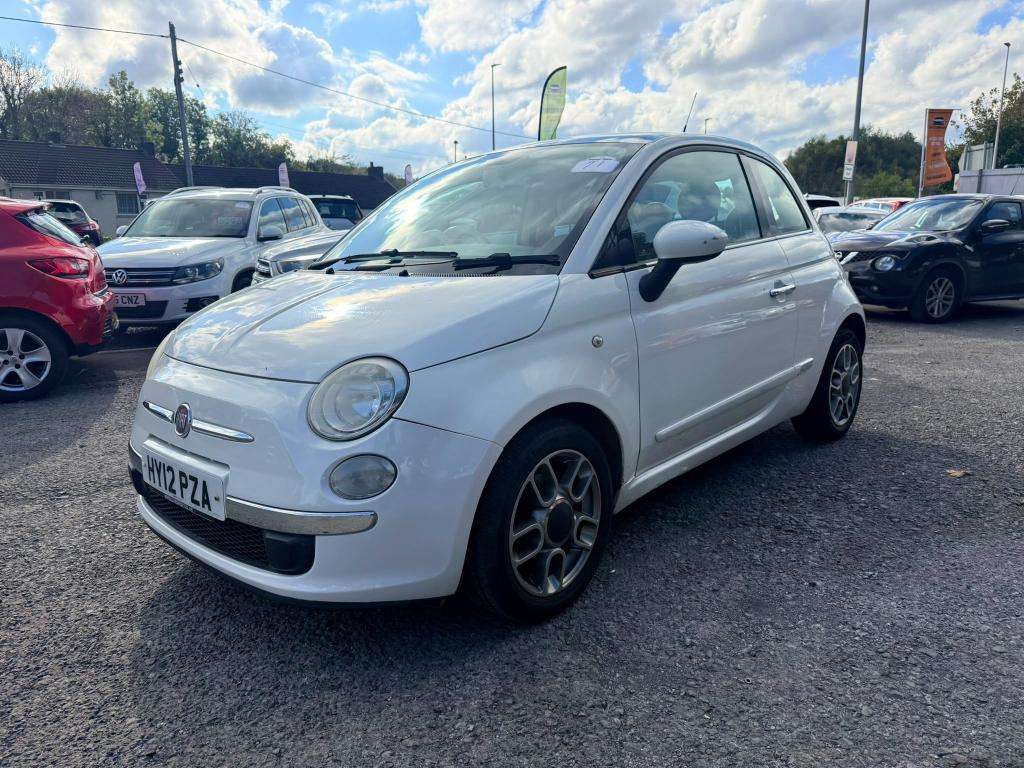 A 2012 FIAT 500 Lounge A 2012 FIAT 500 Lounge