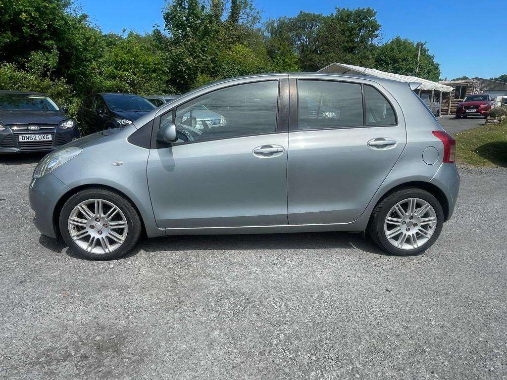 A 2009 TOYOTA YARIS Sr A 2009 TOYOTA YARIS Sr