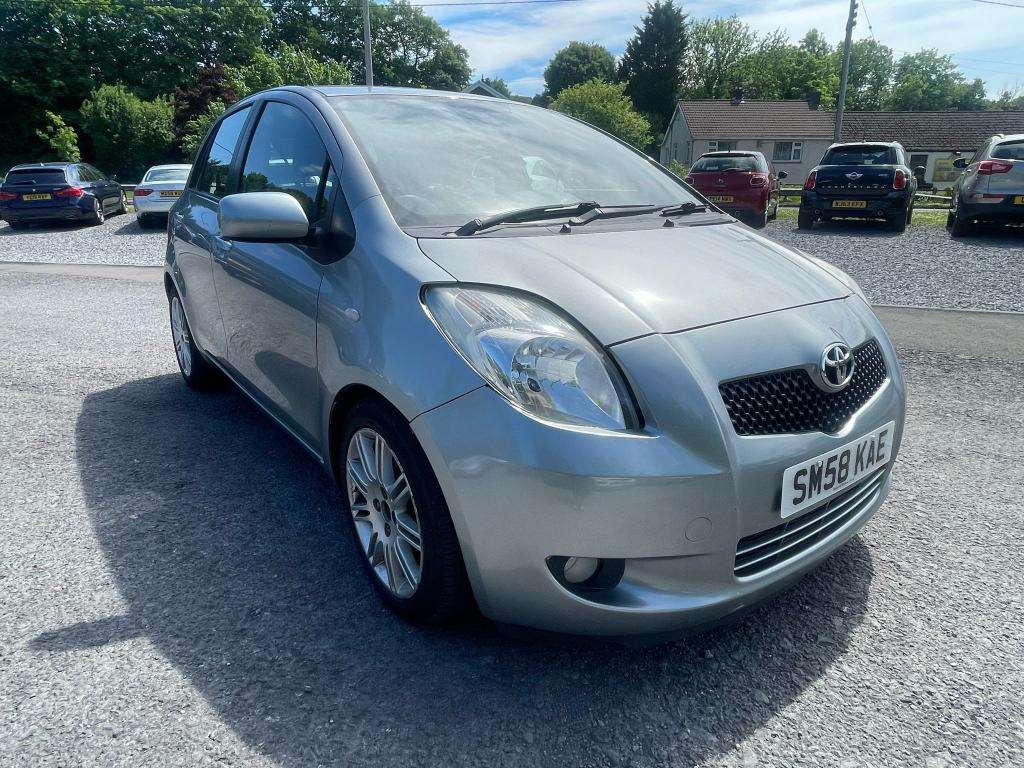 A 2009 TOYOTA YARIS Sr A 2009 TOYOTA YARIS Sr