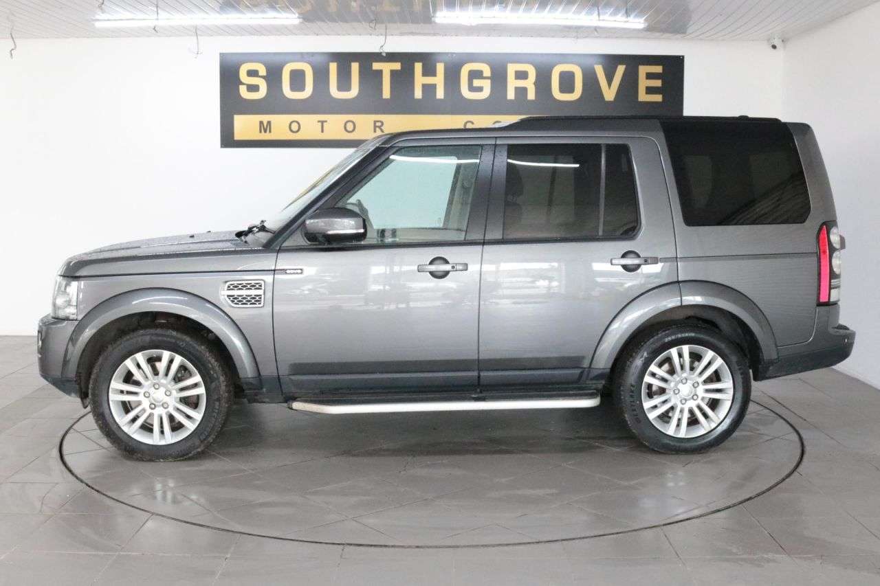 A 2014 LAND ROVER DISCOVERY SDV6 HSE A 2014 LAND ROVER DISCOVERY SDV6 HSE