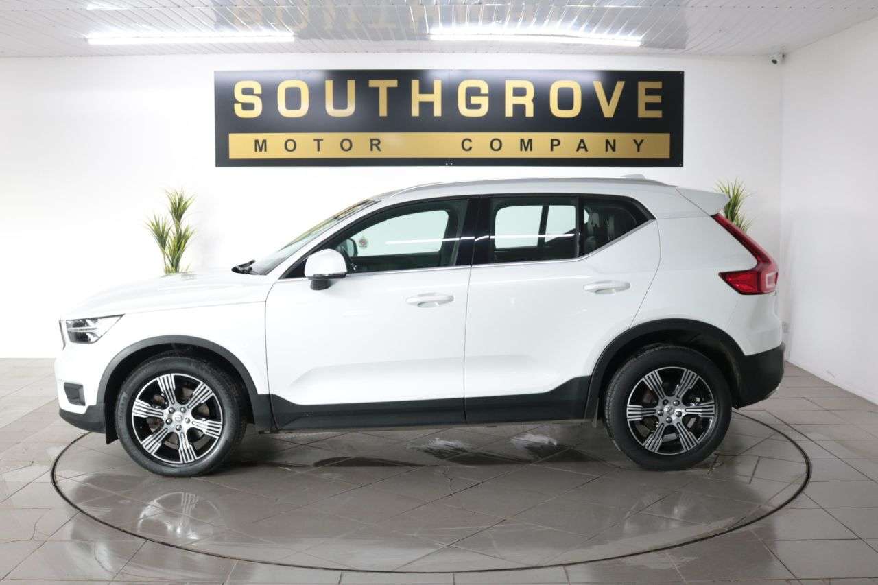 A 2020 VOLVO XC40 2.0 D4 Inscription SUV 5dr Diesel Auto AWD Euro 6 (s/s) (190 ps) LOW MILES, A 2020 VOLVO XC40 2.0 D4 Inscription SUV 5dr Diesel Auto AWD Euro 6 (s/s) (190 ps) LOW MILES,