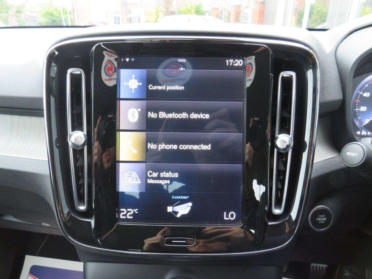 2020 VOLVO XC40 2020 VOLVO XC40