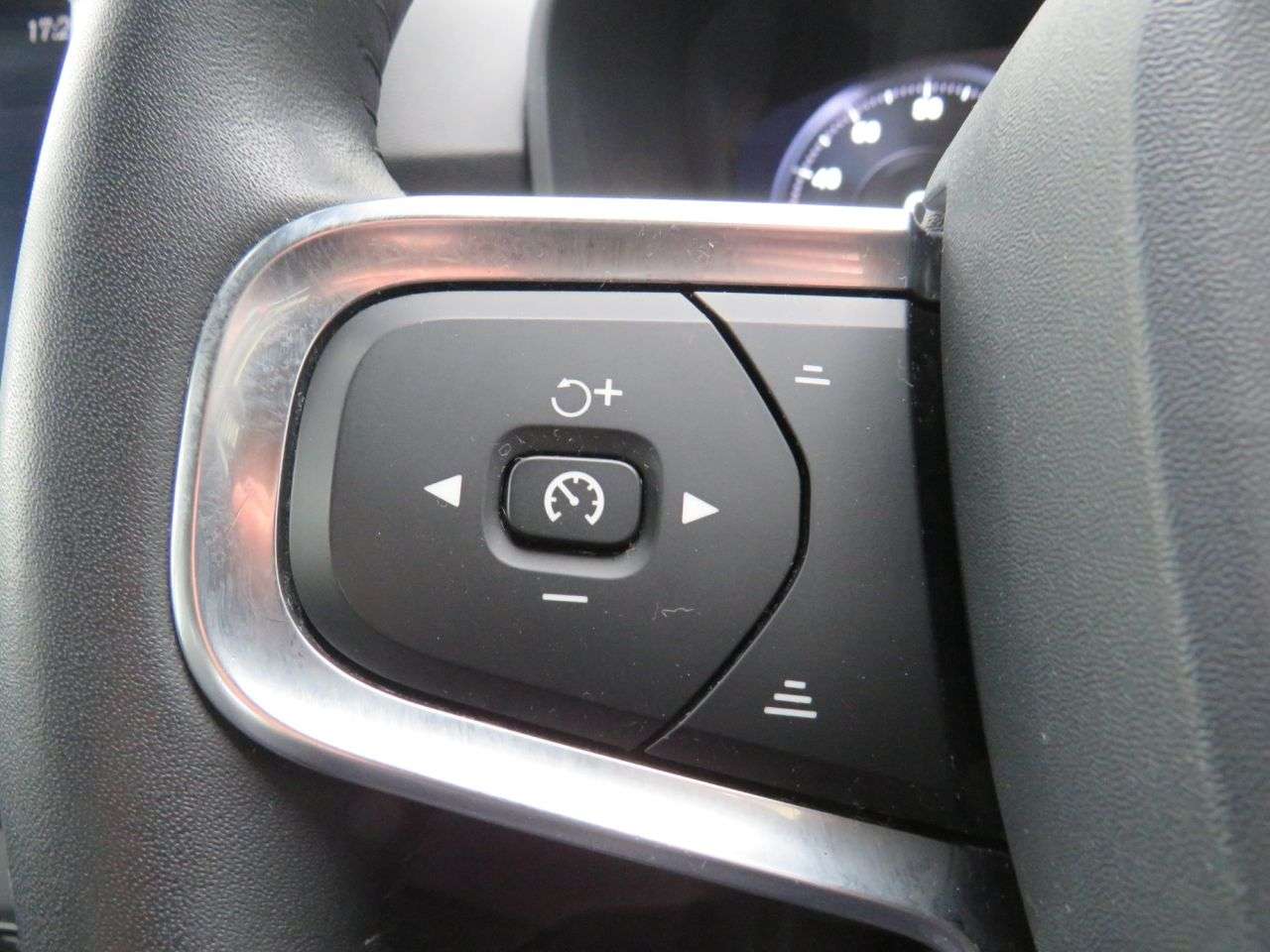 2020 VOLVO XC40 2020 VOLVO XC40