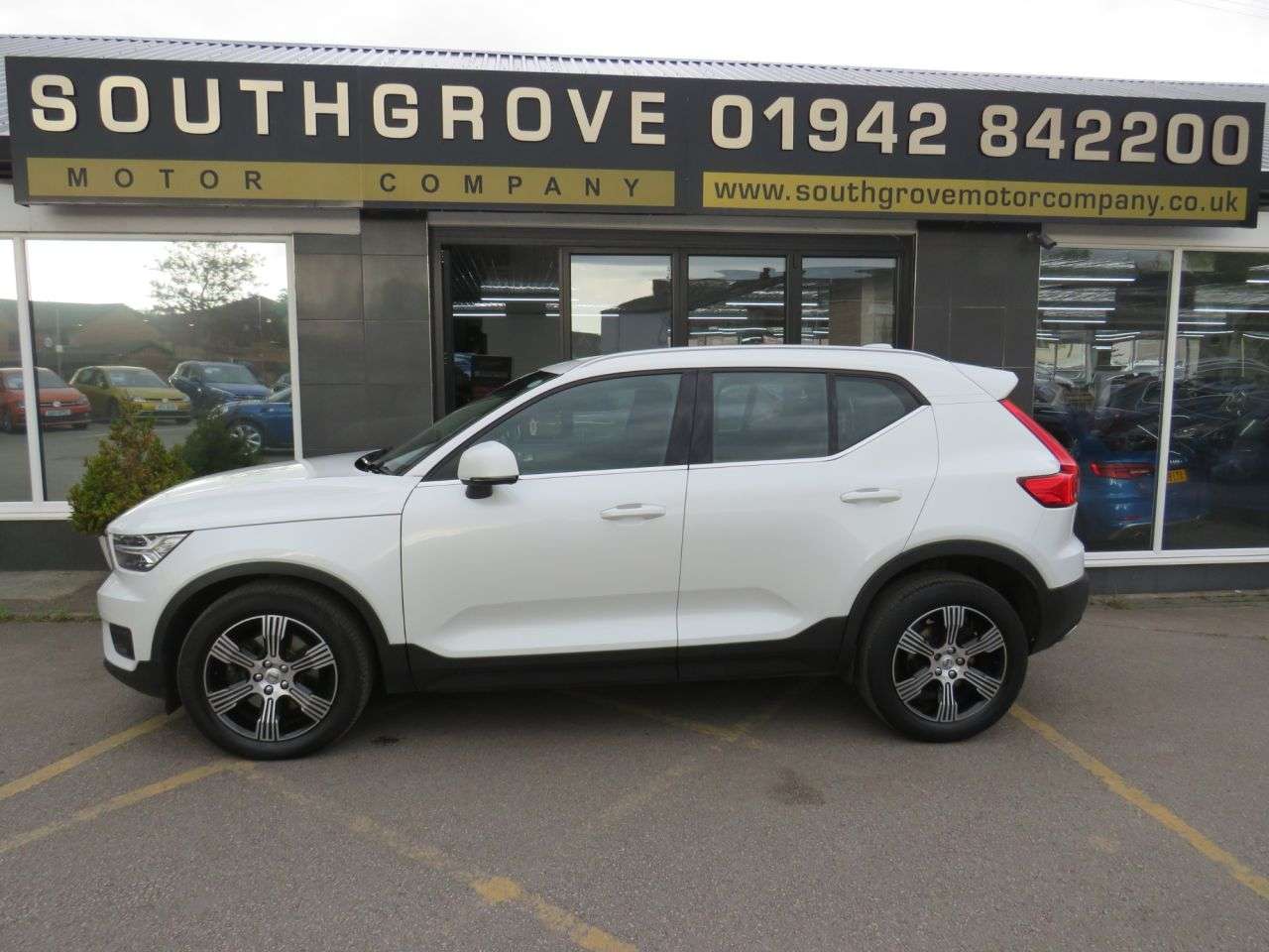 2020 VOLVO XC40 2020 VOLVO XC40