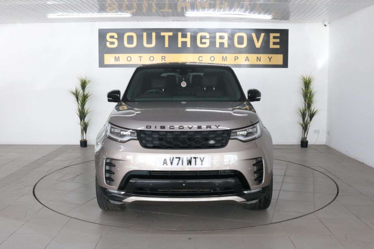 A 2021 LAND ROVER DISCOVERY 3.0 D300 MHEV R-Dynamic SE SUV 5dr Diesel Auto 4WD Euro 6 (s/s) (300 ps) * A 2021 LAND ROVER DISCOVERY 3.0 D300 MHEV R-Dynamic SE SUV 5dr Diesel Auto 4WD Euro 6 (s/s) (300 ps) *