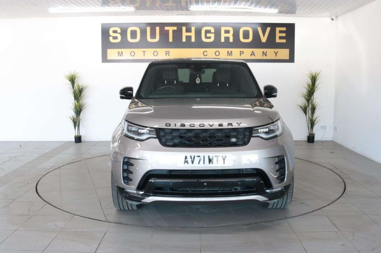 A 2021 LAND ROVER DISCOVERY 3.0 D300 MHEV R-Dynamic SE SUV 5dr Diesel Auto 4WD Euro 6 (s/s) (300 ps) * A 2021 LAND ROVER DISCOVERY 3.0 D300 MHEV R-Dynamic SE SUV 5dr Diesel Auto 4WD Euro 6 (s/s) (300 ps) *