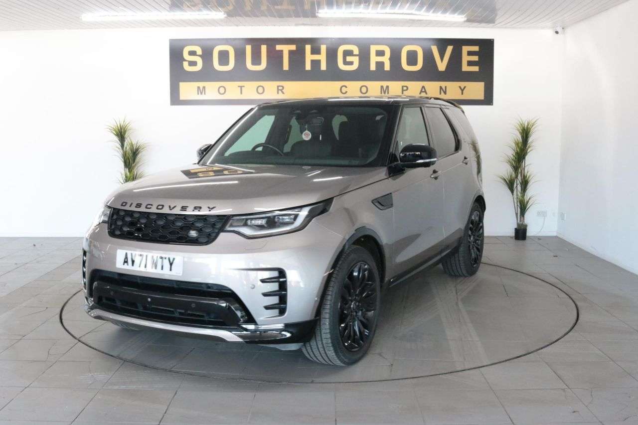 A 2021 LAND ROVER DISCOVERY 3.0 D300 MHEV R-Dynamic SE SUV 5dr Diesel Auto 4WD Euro 6 (s/s) (300 ps) * A 2021 LAND ROVER DISCOVERY 3.0 D300 MHEV R-Dynamic SE SUV 5dr Diesel Auto 4WD Euro 6 (s/s) (300 ps) *