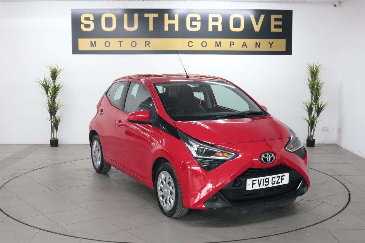 A 2019 TOYOTA AYGO 1.0 VVT-i x-play Hatchback 5dr Petrol Manual Euro 6 (71 ps) * EXTENDED WARR A 2019 TOYOTA AYGO 1.0 VVT-i x-play Hatchback 5dr Petrol Manual Euro 6 (71 ps) * EXTENDED WARR