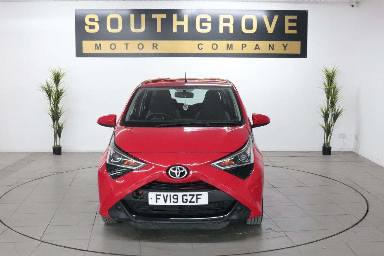 A 2019 TOYOTA AYGO 1.0 VVT-i x-play Hatchback 5dr Petrol Manual Euro 6 (71 ps) * EXTENDED WARR A 2019 TOYOTA AYGO 1.0 VVT-i x-play Hatchback 5dr Petrol Manual Euro 6 (71 ps) * EXTENDED WARR