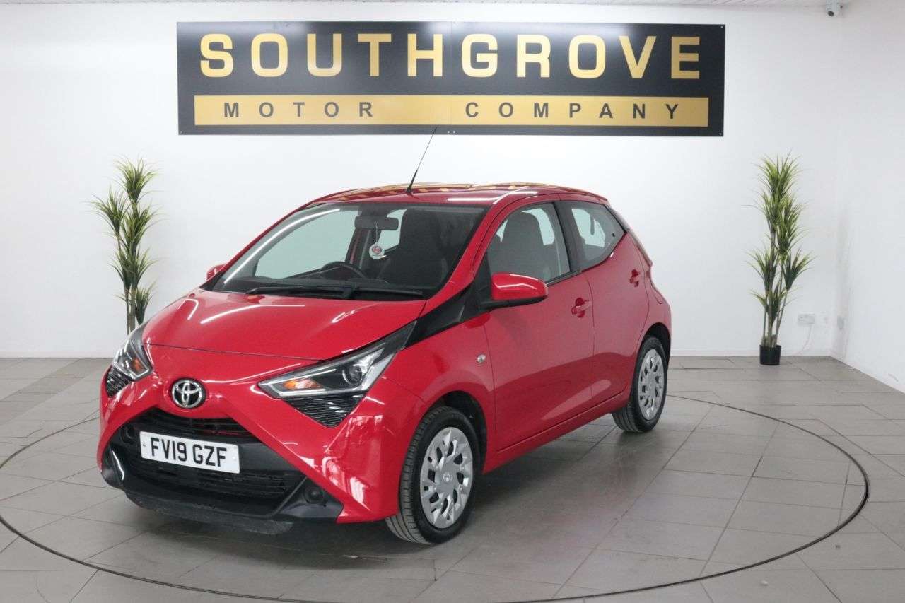 A 2019 TOYOTA AYGO 1.0 VVT-i x-play Hatchback 5dr Petrol Manual Euro 6 (71 ps) * EXTENDED WARR A 2019 TOYOTA AYGO 1.0 VVT-i x-play Hatchback 5dr Petrol Manual Euro 6 (71 ps) * EXTENDED WARR