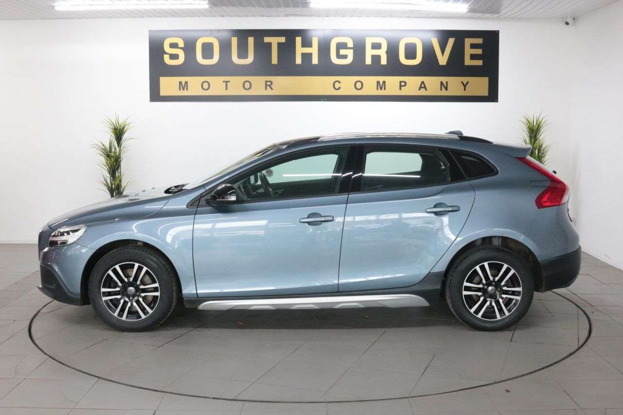 2018 VOLVO V40 CROSS COUNTRY 2018 VOLVO V40 CROSS COUNTRY