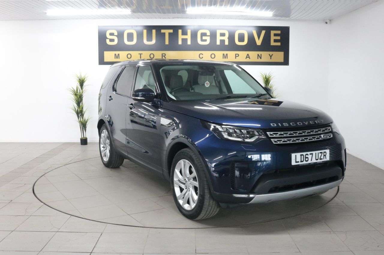 A 2017 LAND ROVER DISCOVERY 3.0 Si6 V6 HSE SUV 5dr Petrol Auto 4WD Euro 6 (s/s) (340 ps) * EXTENDED WAR A 2017 LAND ROVER DISCOVERY 3.0 Si6 V6 HSE SUV 5dr Petrol Auto 4WD Euro 6 (s/s) (340 ps) * EXTENDED WAR