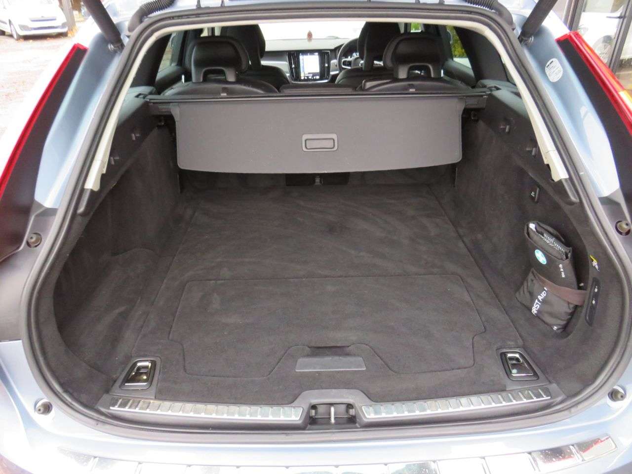 2017 VOLVO V90 2017 VOLVO V90