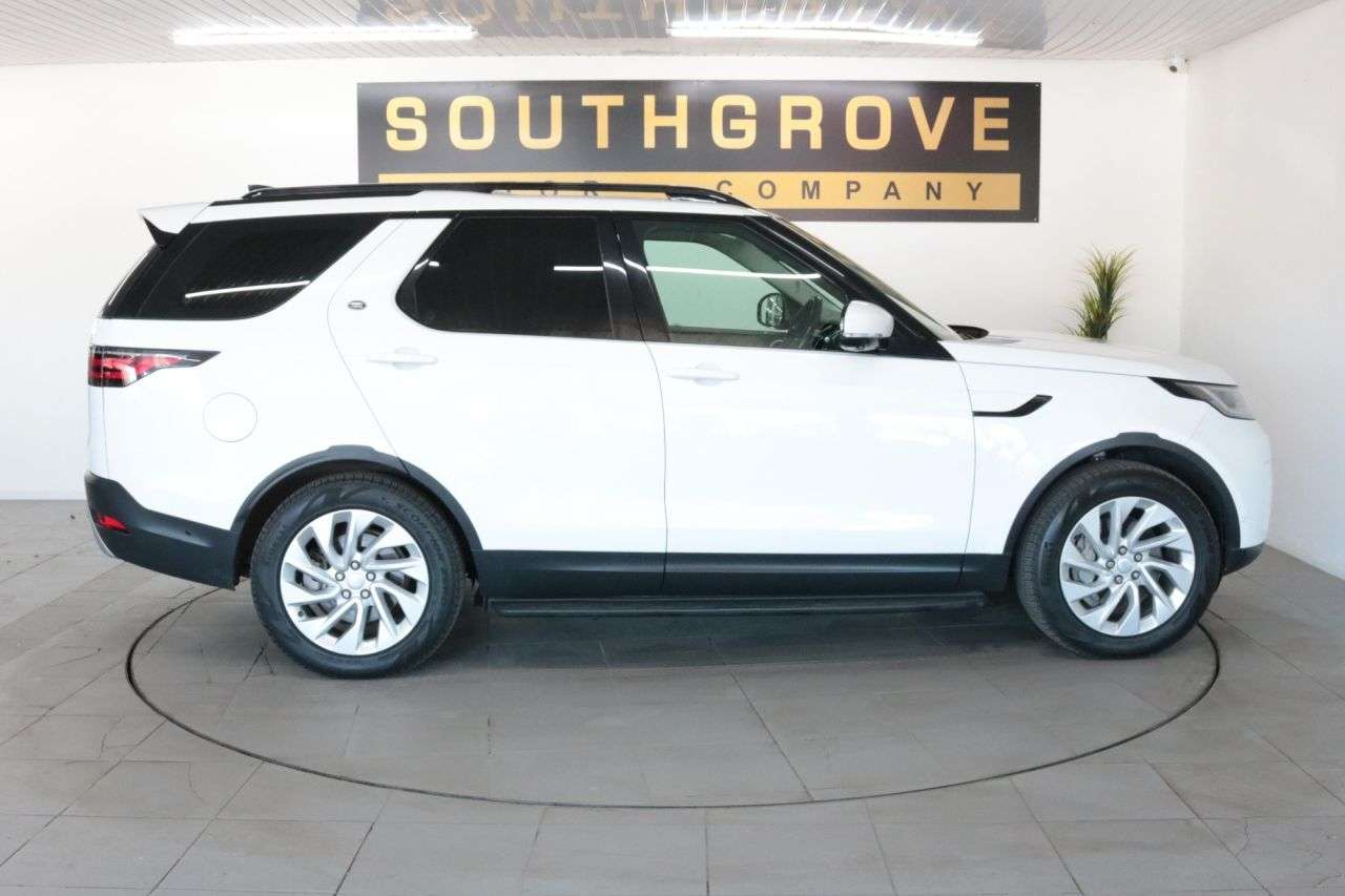 A 2021 LAND ROVER DISCOVERY 3.0 D250 MHEV S SUV 5dr Diesel Auto 4WD Euro 6 (s/s) (250 ps) * EXTENDED WA A 2021 LAND ROVER DISCOVERY 3.0 D250 MHEV S SUV 5dr Diesel Auto 4WD Euro 6 (s/s) (250 ps) * EXTENDED WA