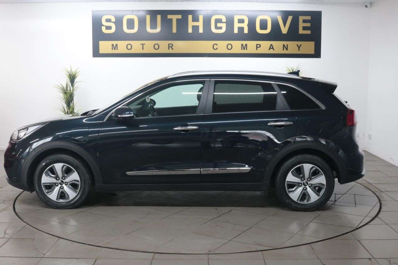A 2018 KIA NIRO 1.6 GDi 8.9kWh 3 SUV 5dr Petrol Plug-in Hybrid DCT Euro 6 (s/s) (139 bhp) * A 2018 KIA NIRO 1.6 GDi 8.9kWh 3 SUV 5dr Petrol Plug-in Hybrid DCT Euro 6 (s/s) (139 bhp) *