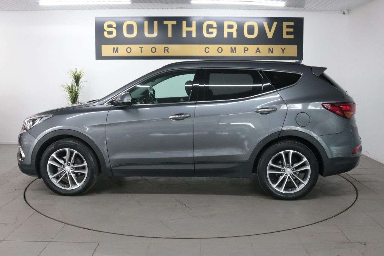 A 2016 HYUNDAI SANTA FE 2.2 CRDi Blue Drive Premium SE SUV 5dr Diesel Auto 4WD Euro 6 (s/s) (7 Seat A 2016 HYUNDAI SANTA FE 2.2 CRDi Blue Drive Premium SE SUV 5dr Diesel Auto 4WD Euro 6 (s/s) (7 Seat