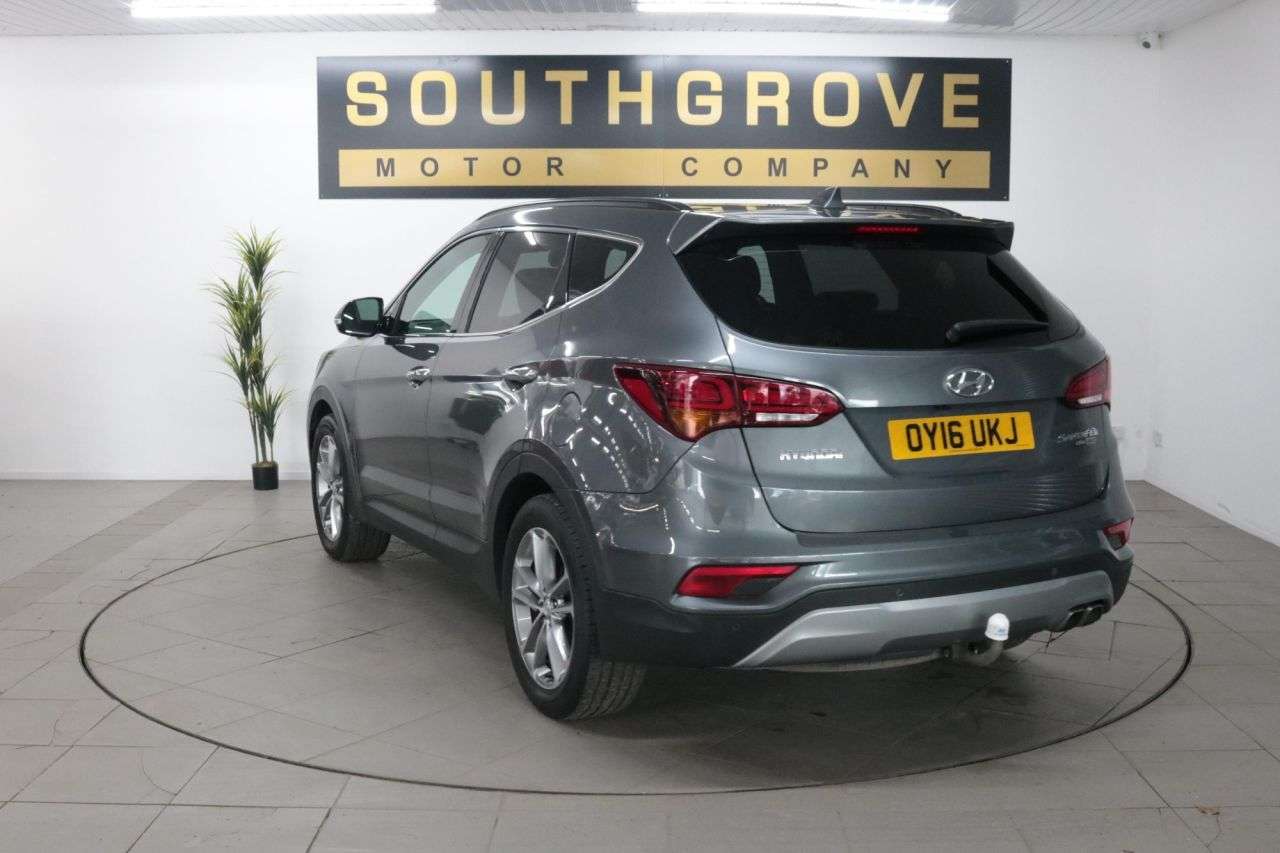 A 2016 HYUNDAI SANTA FE 2.2 CRDi Blue Drive Premium SE SUV 5dr Diesel Auto 4WD Euro 6 (s/s) (7 Seat A 2016 HYUNDAI SANTA FE 2.2 CRDi Blue Drive Premium SE SUV 5dr Diesel Auto 4WD Euro 6 (s/s) (7 Seat