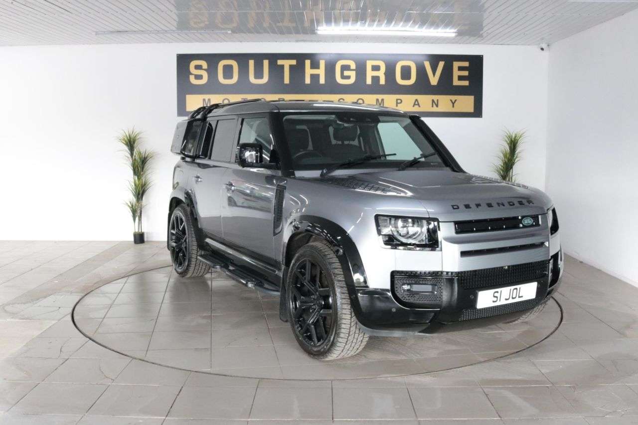 A 2021 LAND ROVER DEFENDER 3.0 D300 MHEV SE SUV 5dr Diesel Auto 4WD Euro 6 (s/s) (300 ps) * EXTENDED W A 2021 LAND ROVER DEFENDER 3.0 D300 MHEV SE SUV 5dr Diesel Auto 4WD Euro 6 (s/s) (300 ps) * EXTENDED W