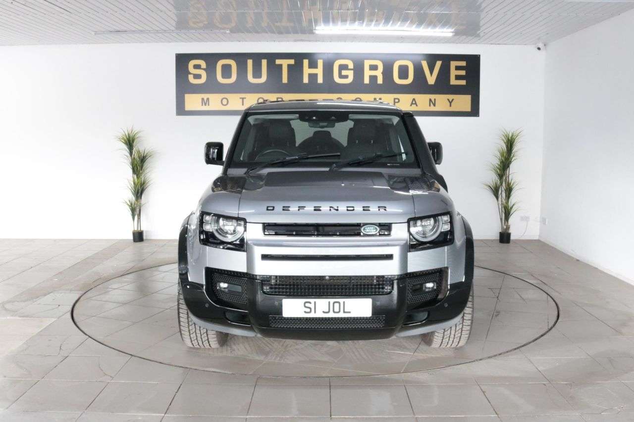 A 2021 LAND ROVER DEFENDER 3.0 D300 MHEV SE SUV 5dr Diesel Auto 4WD Euro 6 (s/s) (300 ps) * EXTENDED W A 2021 LAND ROVER DEFENDER 3.0 D300 MHEV SE SUV 5dr Diesel Auto 4WD Euro 6 (s/s) (300 ps) * EXTENDED W