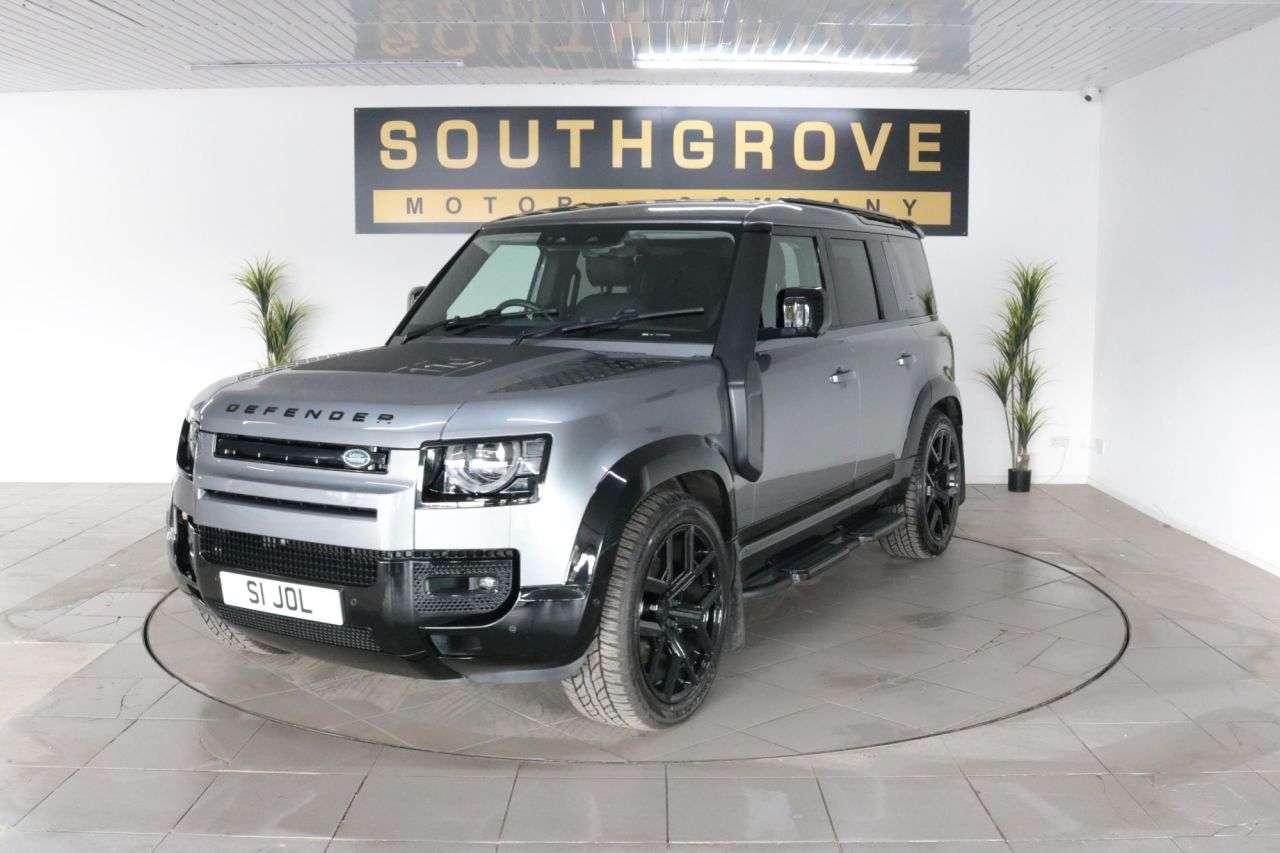 A 2021 LAND ROVER DEFENDER 3.0 D300 MHEV SE SUV 5dr Diesel Auto 4WD Euro 6 (s/s) (300 ps) * EXTENDED W A 2021 LAND ROVER DEFENDER 3.0 D300 MHEV SE SUV 5dr Diesel Auto 4WD Euro 6 (s/s) (300 ps) * EXTENDED W