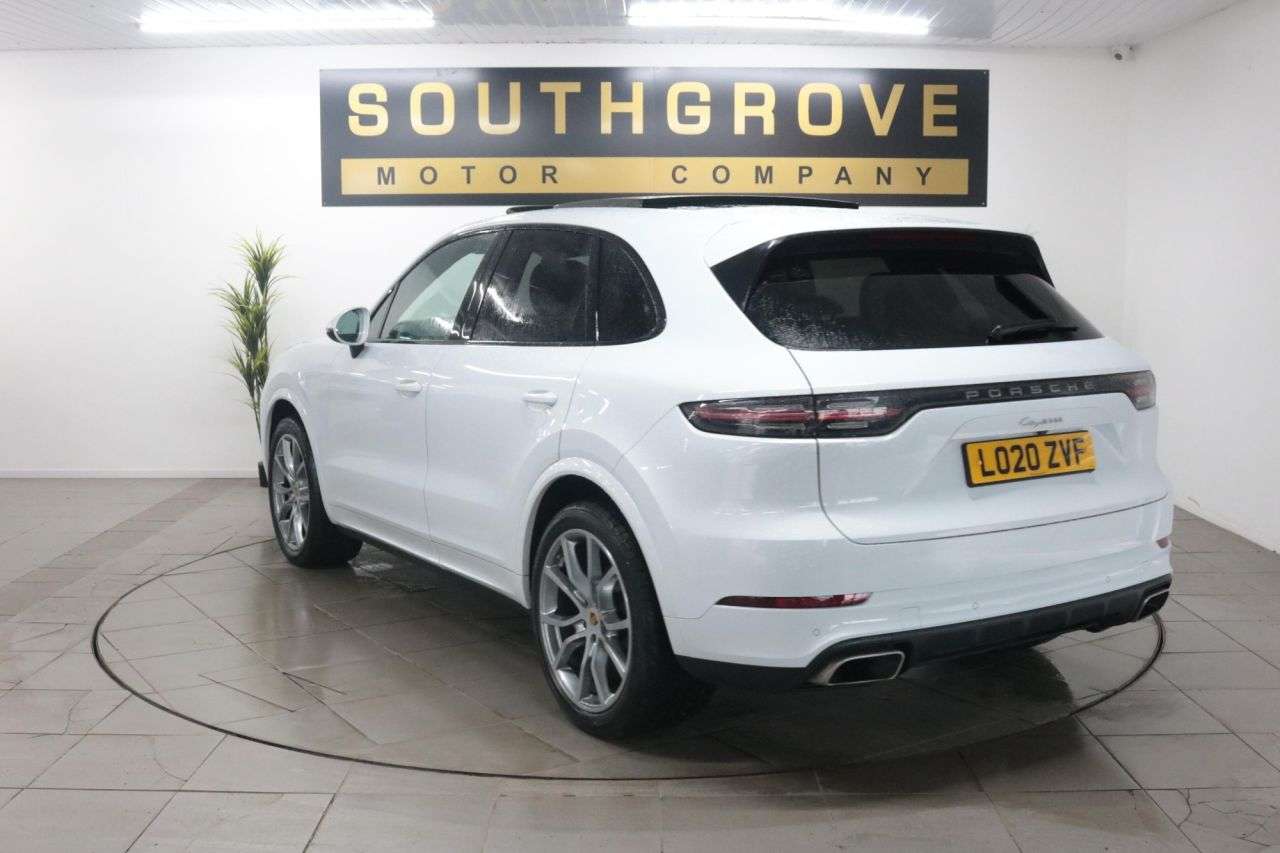 A 2020 PORSCHE CAYENNE 3.0T V6 GPF SUV 5dr Petrol TiptronicS 4WD Euro 6 (s/s) (340 ps) * EXTENDED A 2020 PORSCHE CAYENNE 3.0T V6 GPF SUV 5dr Petrol TiptronicS 4WD Euro 6 (s/s) (340 ps) * EXTENDED