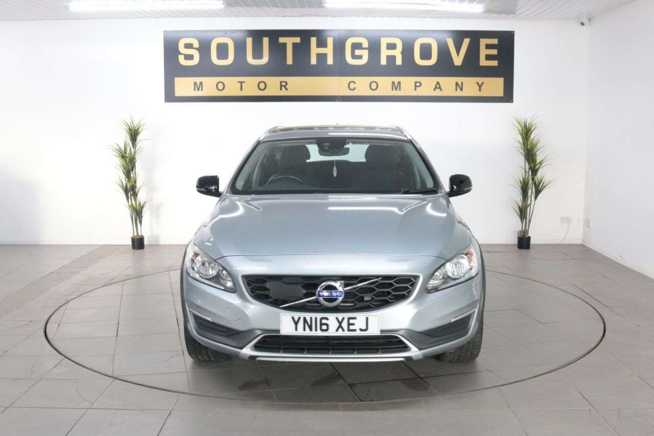A 2016 VOLVO V60 CROSS COUNTRY 2.0 D3 SE Estate 5dr Diesel Auto Euro 6 (s/s) (150 ps) ** EXTENDED WARRANTI A 2016 VOLVO V60 CROSS COUNTRY 2.0 D3 SE Estate 5dr Diesel Auto Euro 6 (s/s) (150 ps) ** EXTENDED WARRANTI