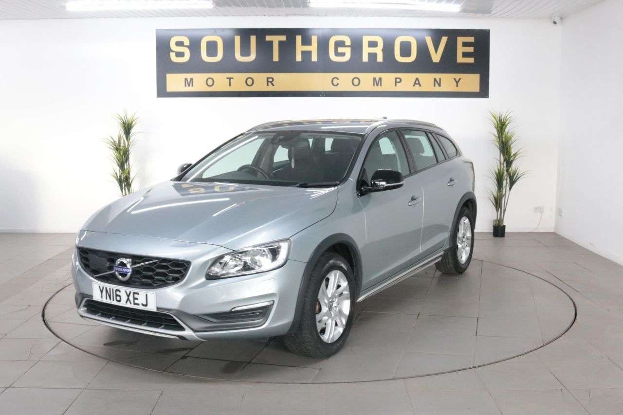 A 2016 VOLVO V60 CROSS COUNTRY 2.0 D3 SE Estate 5dr Diesel Auto Euro 6 (s/s) (150 ps) ** EXTENDED WARRANTI A 2016 VOLVO V60 CROSS COUNTRY 2.0 D3 SE Estate 5dr Diesel Auto Euro 6 (s/s) (150 ps) ** EXTENDED WARRANTI