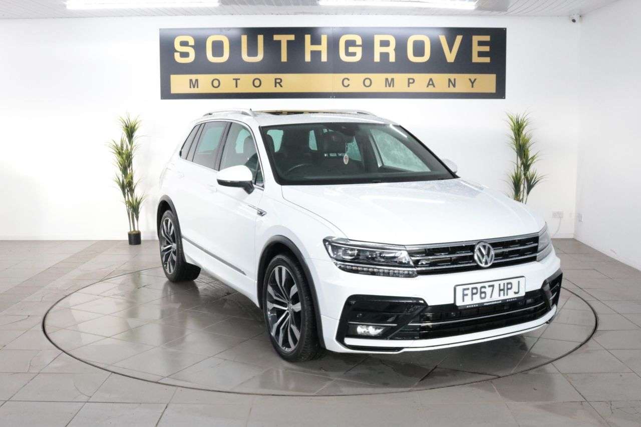 A 2017 VOLKSWAGEN TIGUAN 2.0 TSI R-Line SUV 5dr Petrol DSG 4Motion Euro 6 (s/s) (180 ps) * EXTENDED A 2017 VOLKSWAGEN TIGUAN 2.0 TSI R-Line SUV 5dr Petrol DSG 4Motion Euro 6 (s/s) (180 ps) * EXTENDED