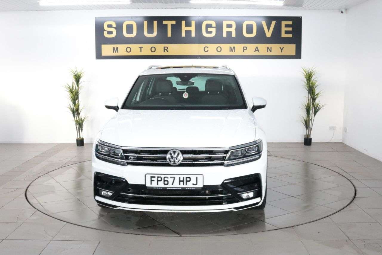 A 2017 VOLKSWAGEN TIGUAN 2.0 TSI R-Line SUV 5dr Petrol DSG 4Motion Euro 6 (s/s) (180 ps) * EXTENDED A 2017 VOLKSWAGEN TIGUAN 2.0 TSI R-Line SUV 5dr Petrol DSG 4Motion Euro 6 (s/s) (180 ps) * EXTENDED