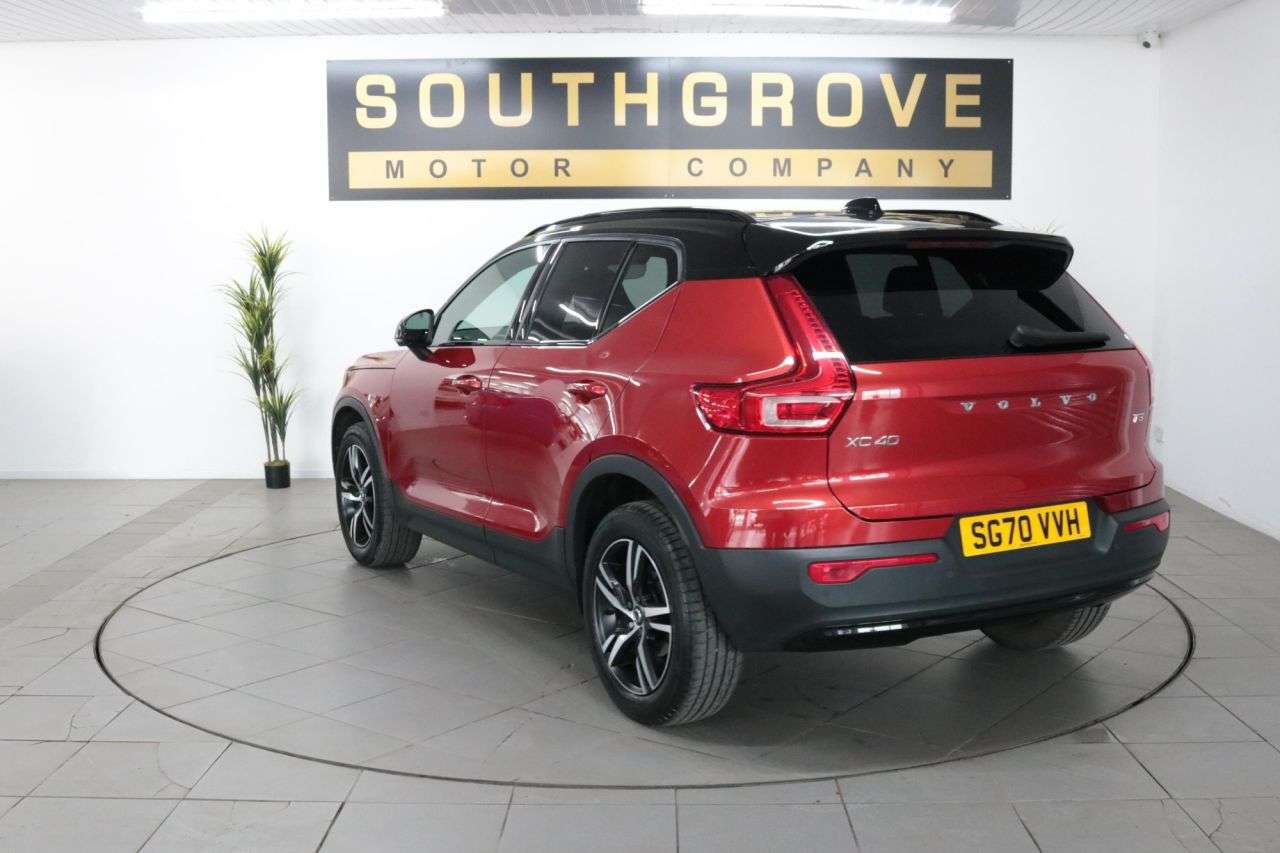2021 VOLVO XC40 2021 VOLVO XC40
