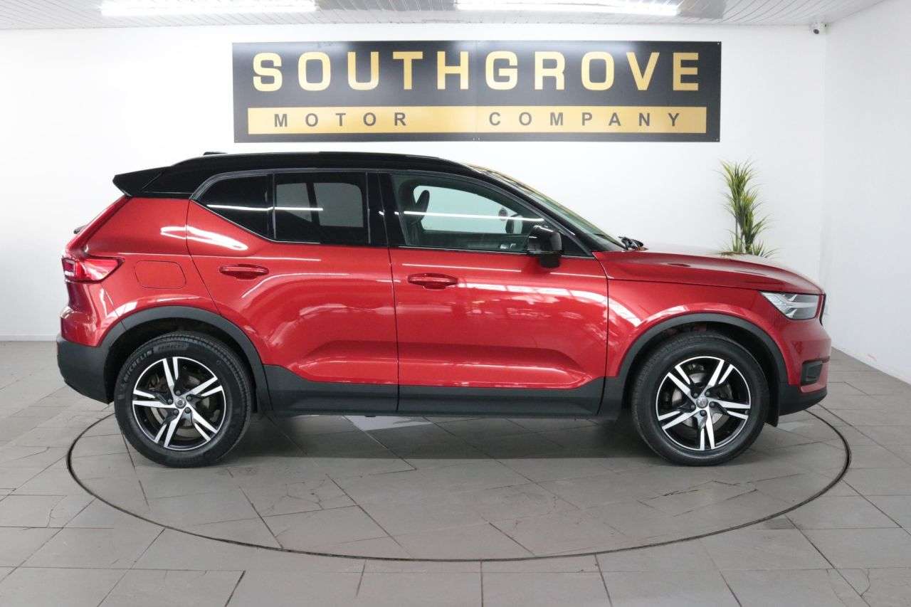 A 2021 VOLVO XC40 1.5 T3 R-Design SUV 5dr Petrol Manual Euro 6 (s/s) (163 ps) * EXTENDED WARR A 2021 VOLVO XC40 1.5 T3 R-Design SUV 5dr Petrol Manual Euro 6 (s/s) (163 ps) * EXTENDED WARR