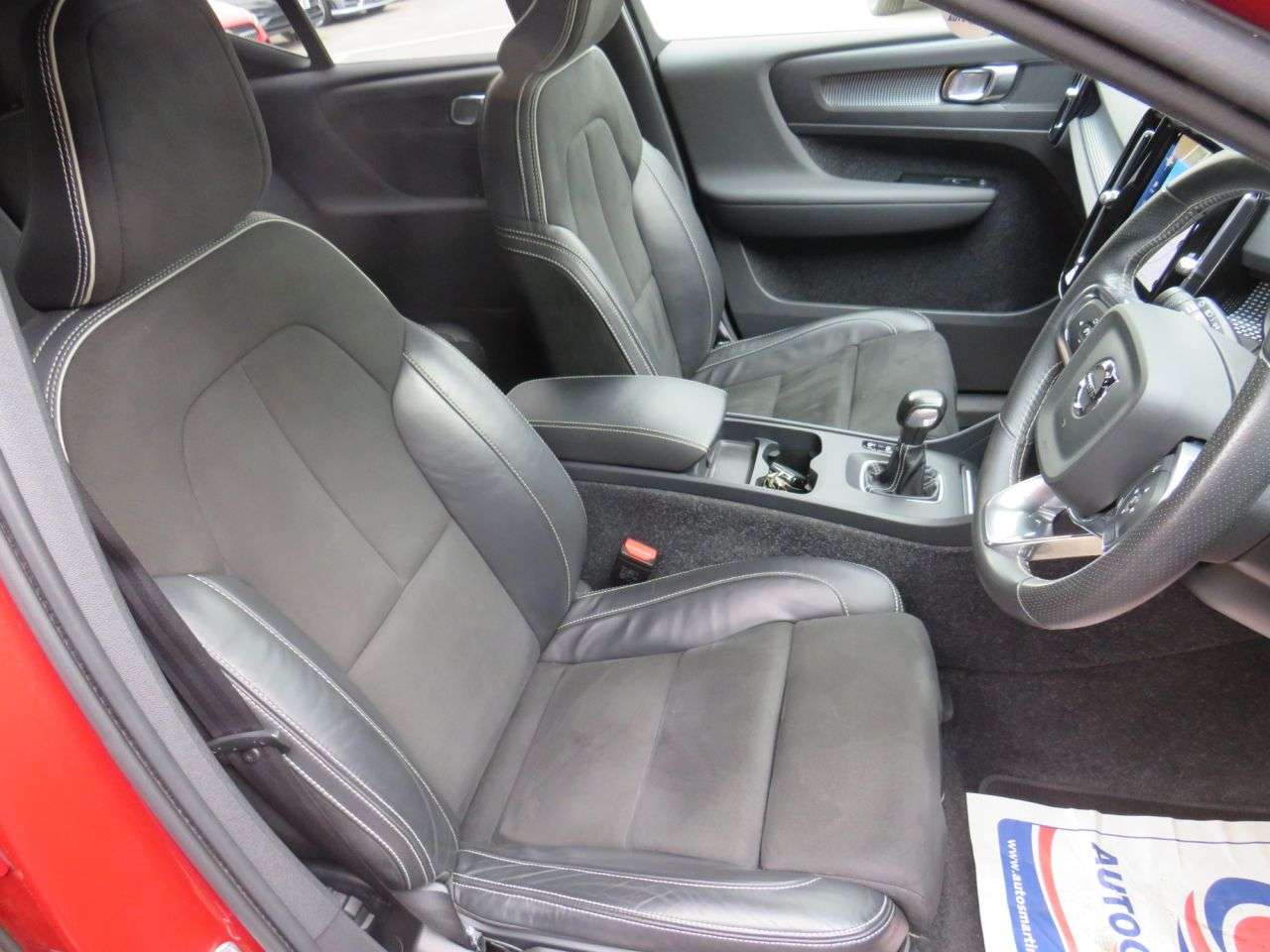 2021 VOLVO XC40 2021 VOLVO XC40