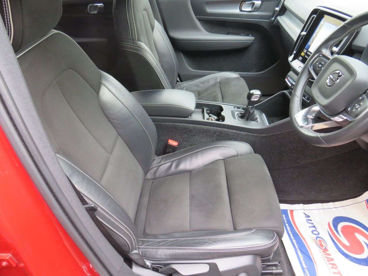 2021 VOLVO XC40 2021 VOLVO XC40