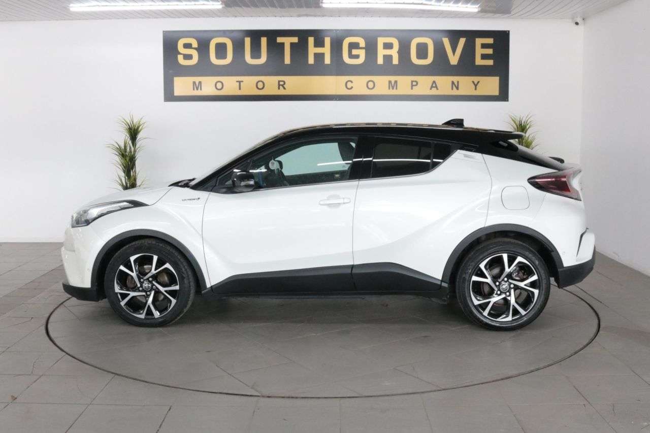 A 2017 TOYOTA C-HR 1.8 VVT-h Dynamic SUV 5dr Petrol Hybrid CVT Euro 6 (s/s) (122 ps) ** EXTEND A 2017 TOYOTA C-HR 1.8 VVT-h Dynamic SUV 5dr Petrol Hybrid CVT Euro 6 (s/s) (122 ps) ** EXTEND