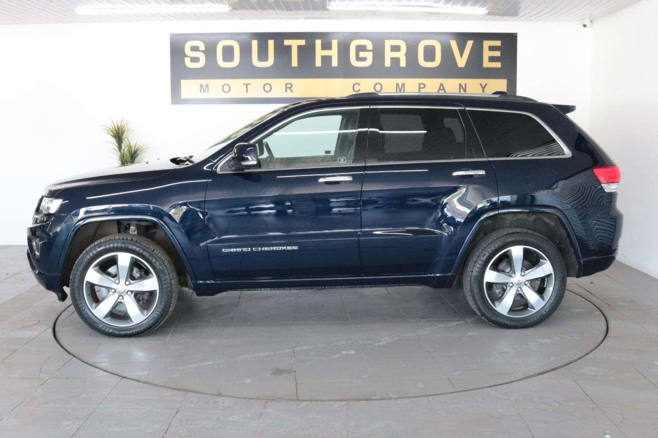A 2017 JEEP GRAND CHEROKEE 3.0 V6 CRD Overland SUV 5dr Diesel Auto 4WD Euro 6 (247 bhp) ** EXTENDED WA A 2017 JEEP GRAND CHEROKEE 3.0 V6 CRD Overland SUV 5dr Diesel Auto 4WD Euro 6 (247 bhp) ** EXTENDED WA