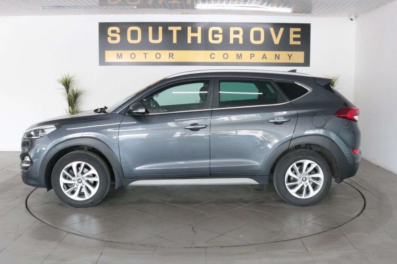 A 2017 HYUNDAI TUCSON 1.7 CRDi Blue Drive Premium SUV 5dr Diesel Manual Euro 6 (s/s) (116 ps) *** A 2017 HYUNDAI TUCSON 1.7 CRDi Blue Drive Premium SUV 5dr Diesel Manual Euro 6 (s/s) (116 ps) ***
