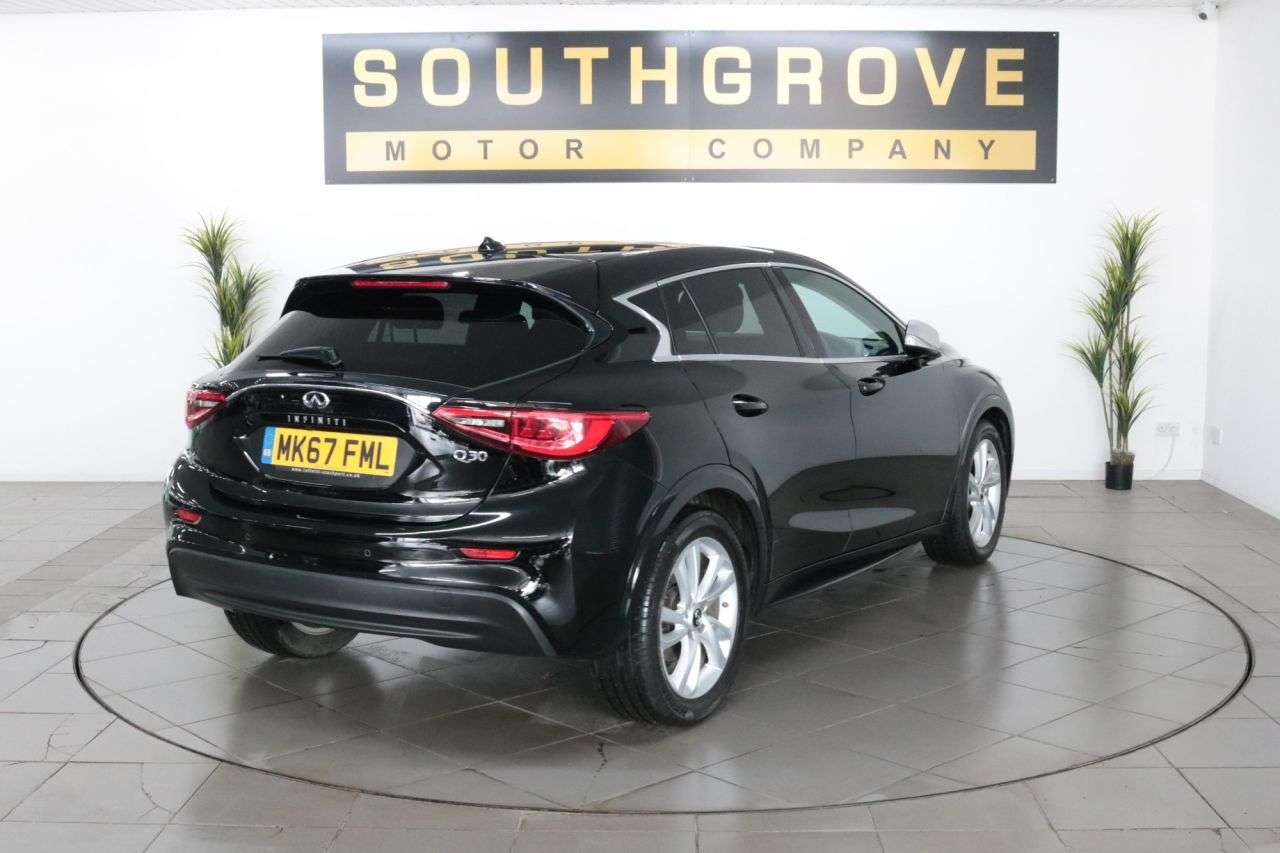 2017 INFINITI Q30 2017 INFINITI Q30