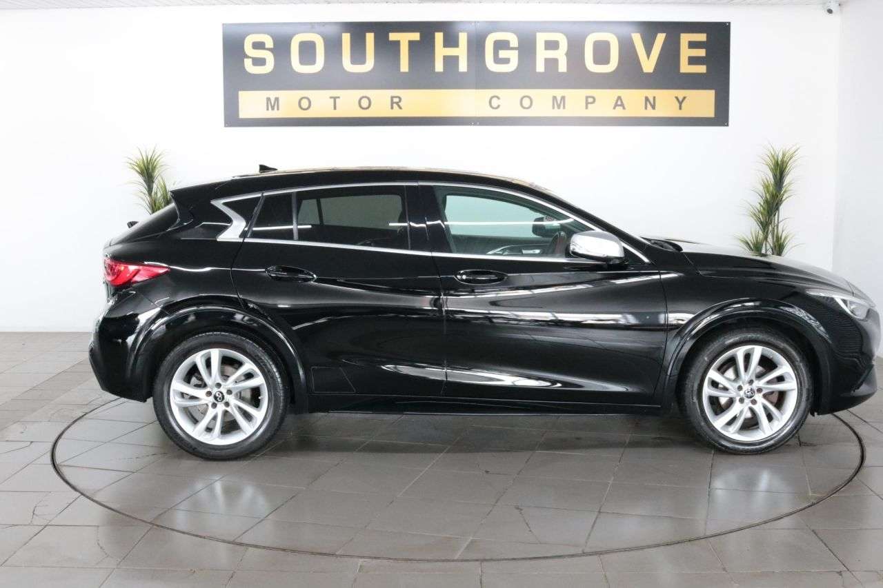 2017 INFINITI Q30 2017 INFINITI Q30