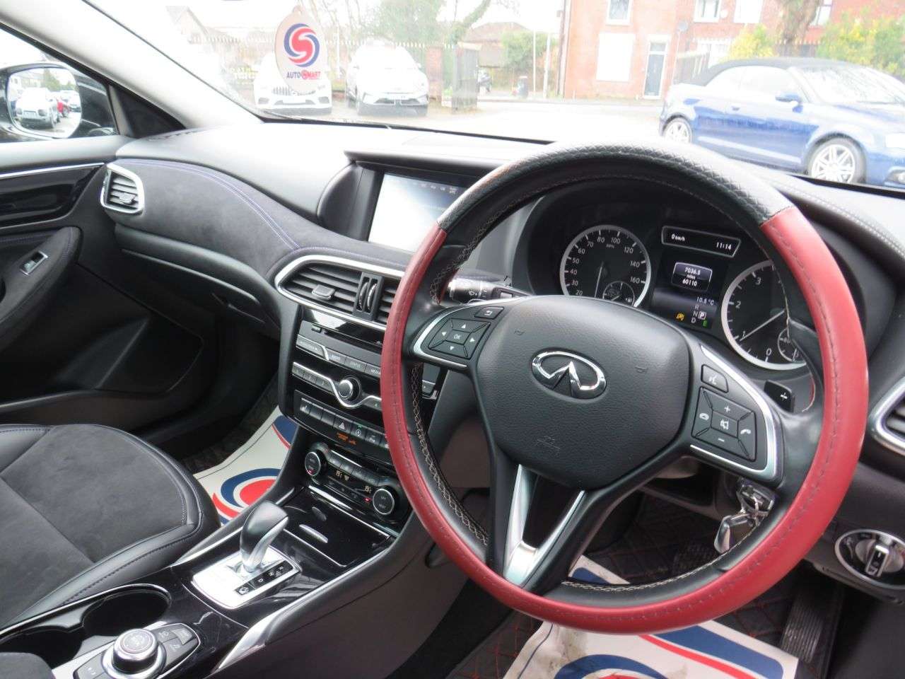 2017 INFINITI Q30 2017 INFINITI Q30