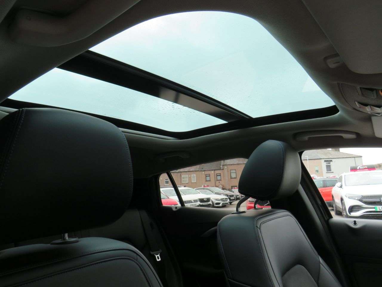 2017 INFINITI Q30 2017 INFINITI Q30