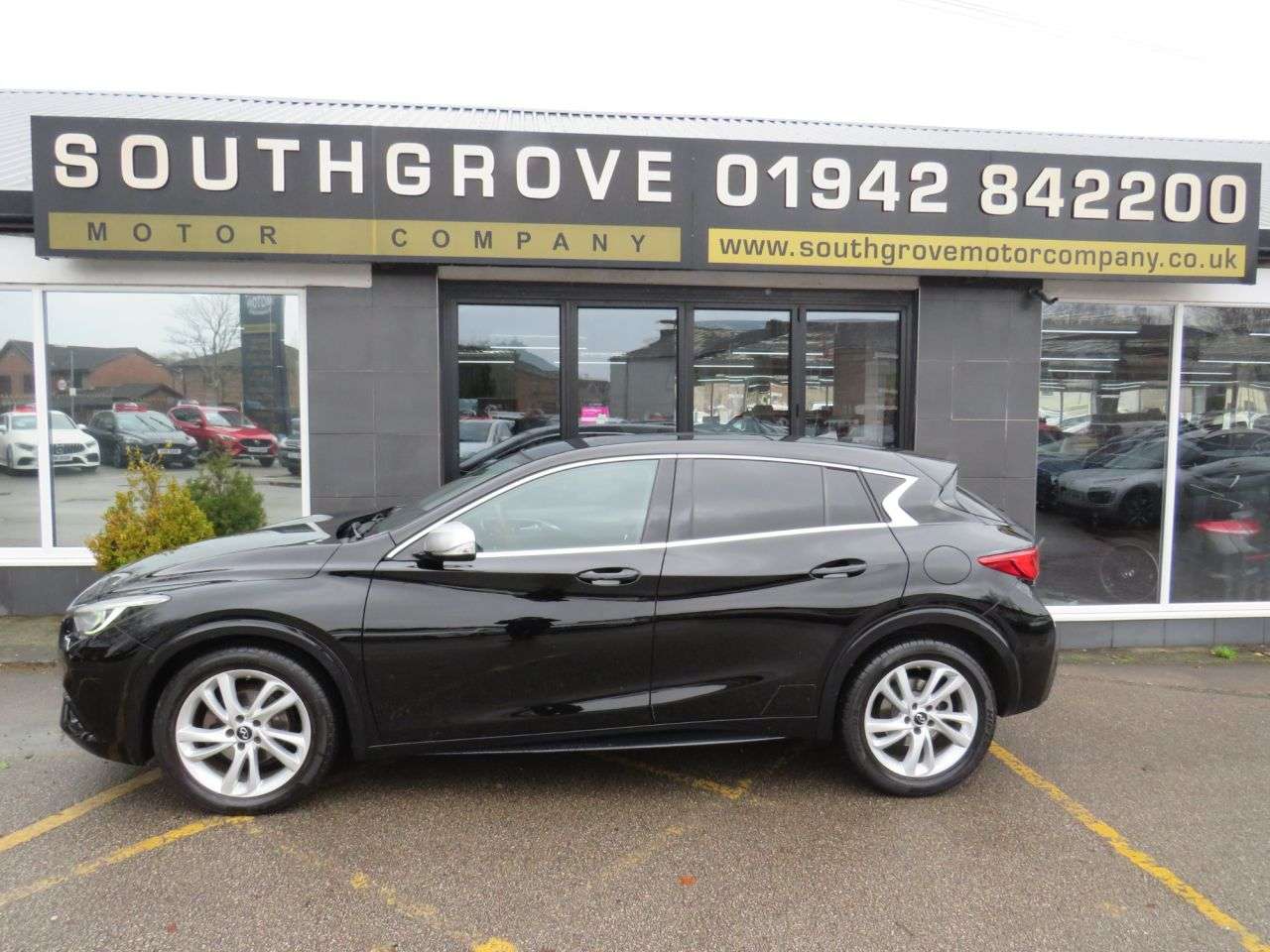 2017 INFINITI Q30 2017 INFINITI Q30