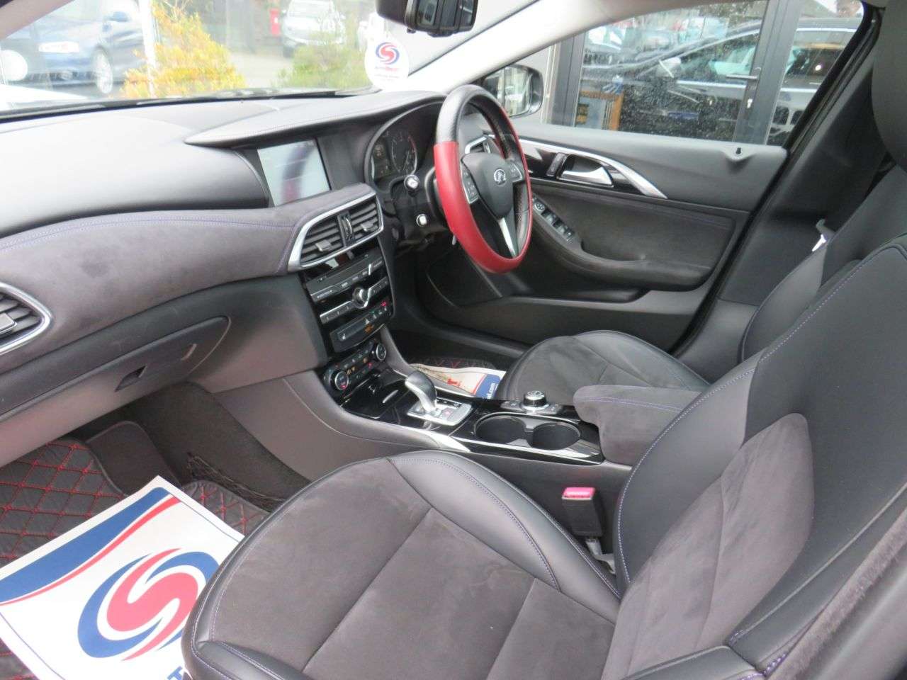 2017 INFINITI Q30 2017 INFINITI Q30