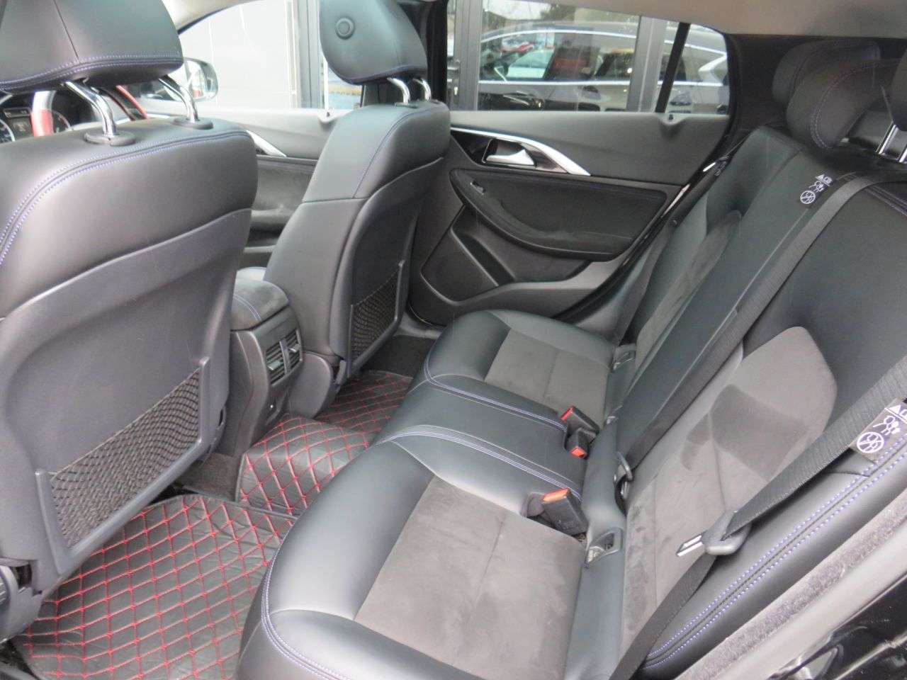 2017 INFINITI Q30 2017 INFINITI Q30