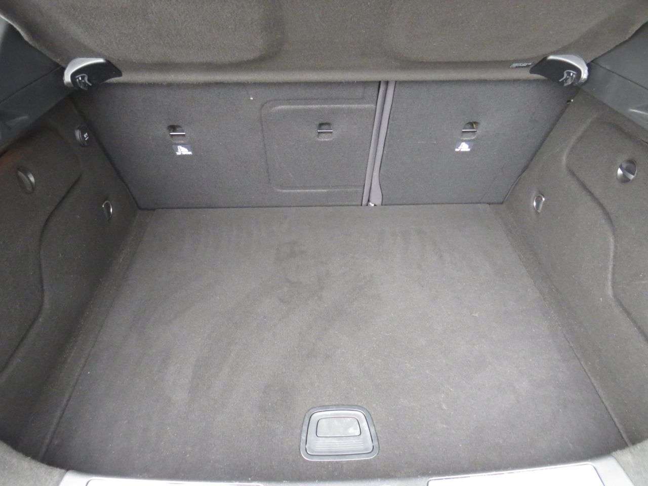 2017 INFINITI Q30 2017 INFINITI Q30