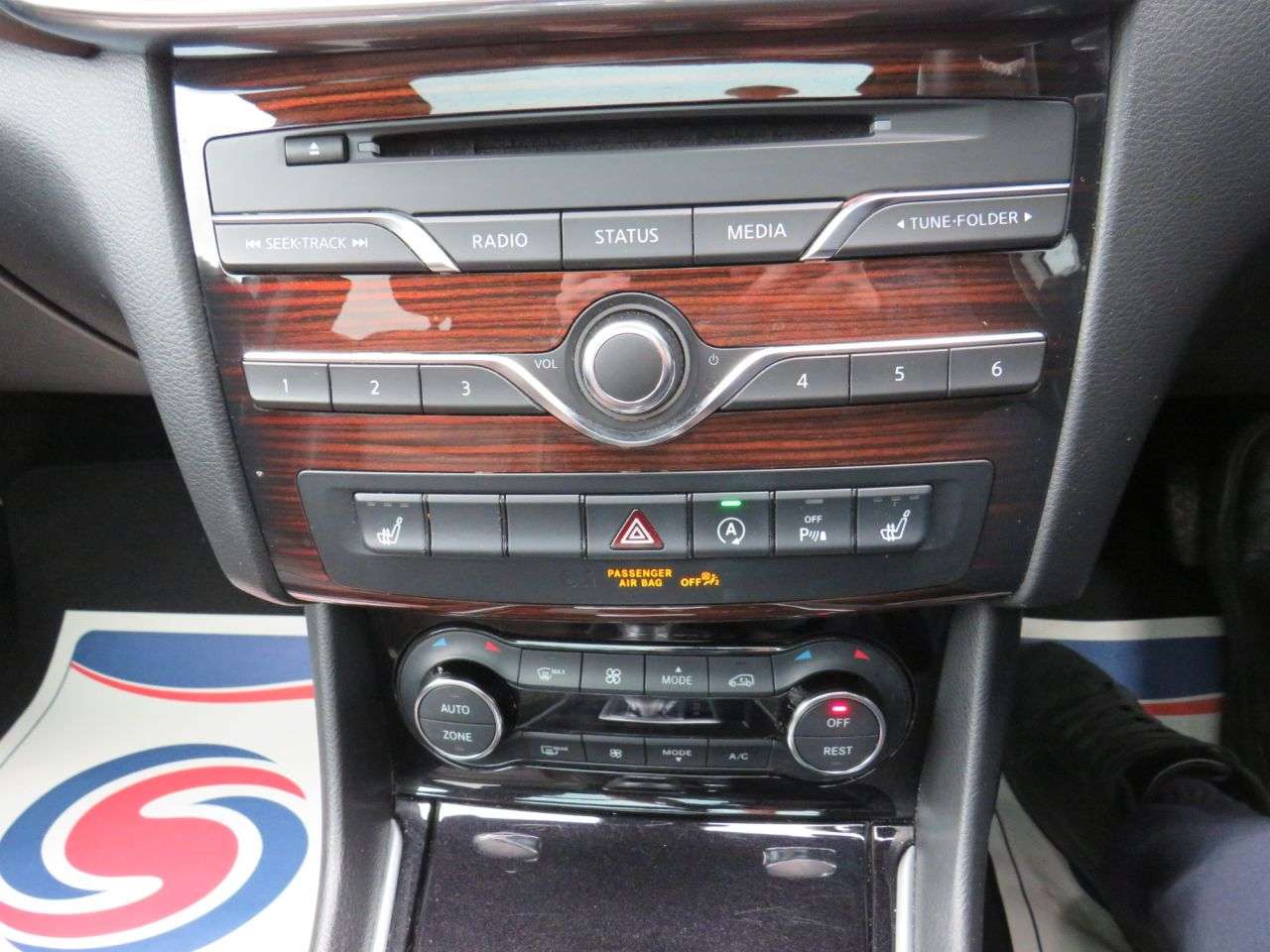 2017 INFINITI QX30 2017 INFINITI QX30